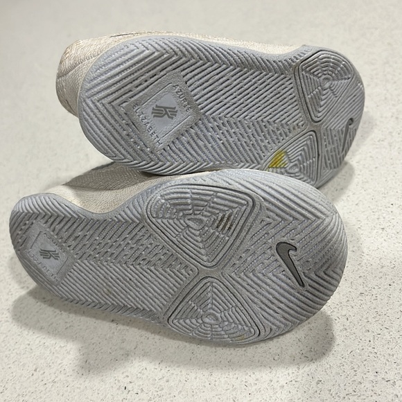 Toddler boy Nike Kyrie Irving shoes - Picture 5 of 6